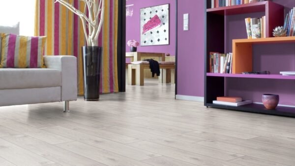 PARQUET 8MM EXQUISIT CLIC AC4 CHENE BLANCHIT A LA CHAUX – Image 2